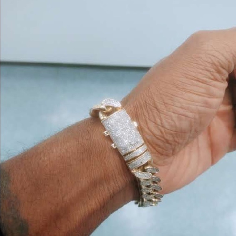 Jewelry - Picture 4 of 5